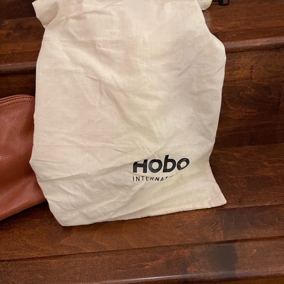 Leather satchel by Hobo. Beautiful pecan color - Picture 6 of 8